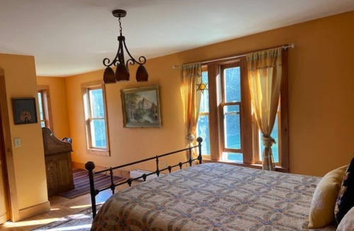 Marshfield House | Beautiful Private home on 75 acres 5 min from rt 2