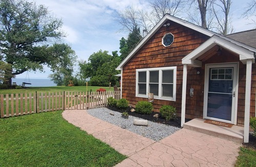 Wilson House | Beautiful Private Lakefront Retreat in Wilson NY