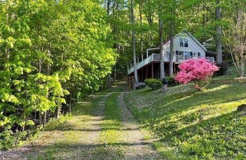 Fancy Gap House | Beautiful Private Mountain home located in Cana, VA