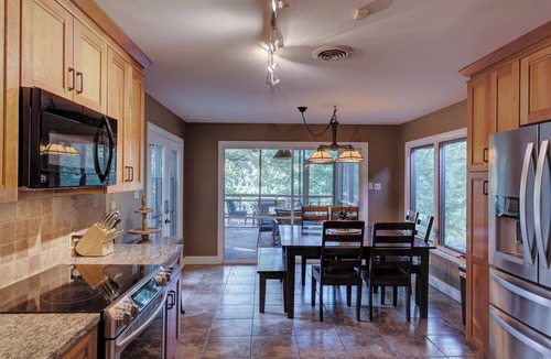 Hunt House | Beautiful & Private Riverfront, TOAD HALL ONE!