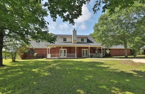 Waller County House | Beautiful Private 30 Acre Nature Retreat/PoolnIdeal for family/groups sleeps 16