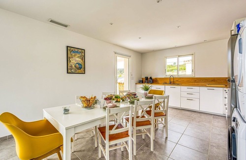 Goudargues House | Beautiful private villa for 8 guests with A/C, WIFI, private pool, TV, terrace and panoramic view