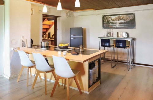 Caux House | Beautiful private villa for 5 people with WIFI, TV, terrace, pets allowed and panoramic view