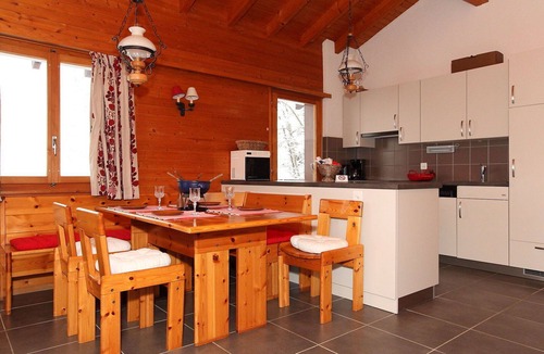 Leytron House | Beautiful private villa for 8 people with TV, terrace and pets allowed