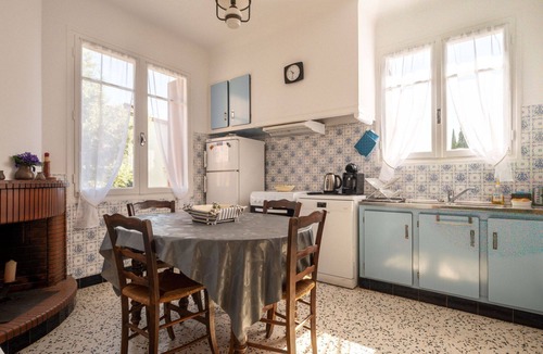 Montauriol House | Beautiful private villa for 7 guests with TV and terrace