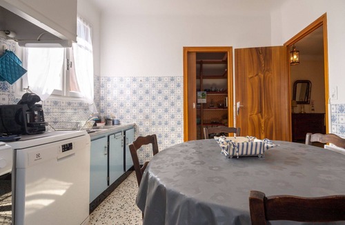Montauriol House | Beautiful private villa for 7 guests with TV and terrace