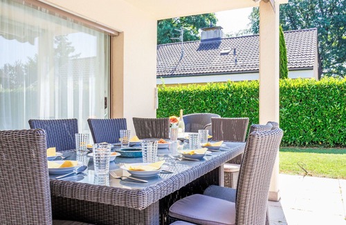 Genthod Villa | Beautiful private villa for 8 people with WIFI, private pool, TV, terrace and pets allowed