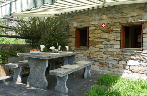 Semione House | Beautiful private villa for 4 guests with TV, patio, pets allowed and panoramic view
