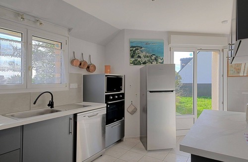 Penvins House | Beautiful private villa for 6 people with WIFI, TV, terrace and pets allowed