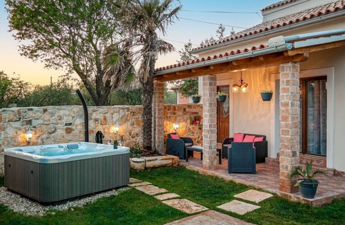 Loborika House | Beautiful private villa with private pool, WIFI, hot tub, A/C, TV, terrace and pets allowed