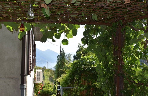 Gordola House | Beautiful private villa for 4 people with TV, patio, pets allowed and panoramic view