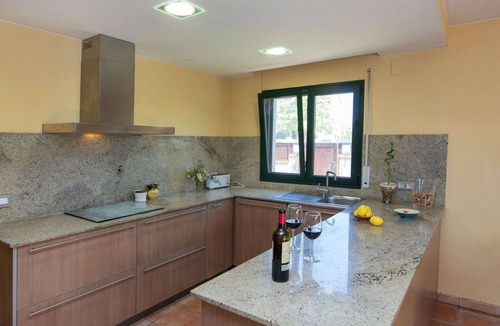 Ullastret House | Beautiful private villa for 8 people with WIFI, private pool, A/C, TV, patio and pets allowed