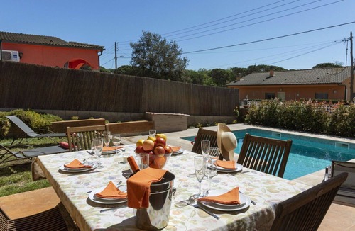 Sils House | Beautiful private villa for 6 people with private pool, WIFI, TV, balcony and pets allowed
