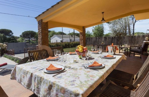 Sils House | Beautiful private villa for 6 people with private pool, WIFI, TV, balcony and pets allowed