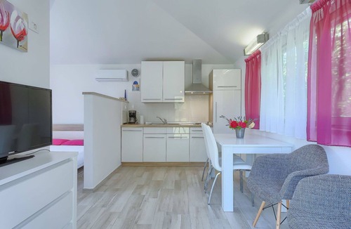 Marceljani House | Beautiful private villa for 2 guests with A/C, WIFI, pool, TV and terrace