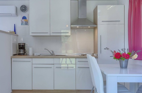 Marceljani House | Beautiful private villa for 2 guests with A/C, WIFI, pool, TV and terrace