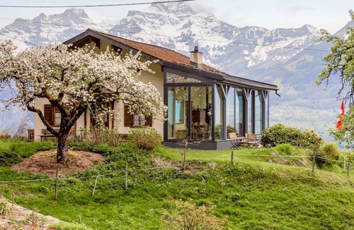 Les Posses-sur-Bex House | Beautiful private villa for 6 guests with balcony, panoramic view and parking