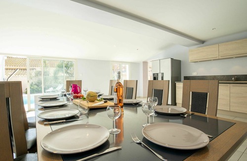 Le Grau-dʼAgde House | Beautiful private villa for 10 people with WIFI, private pool, A/C, TV, terrace and pets allowed