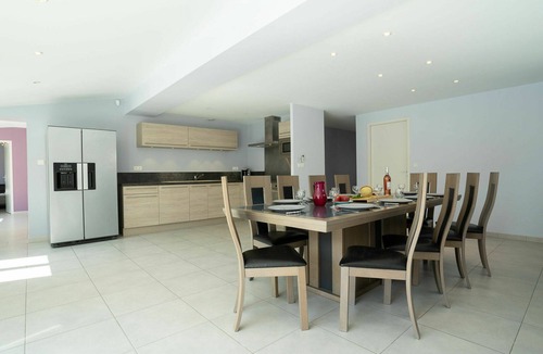 Le Grau-dʼAgde House | Beautiful private villa for 10 people with WIFI, private pool, A/C, TV, terrace and pets allowed