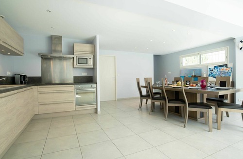 Le Grau-dʼAgde House | Beautiful private villa for 10 people with WIFI, private pool, A/C, TV, terrace and pets allowed