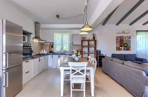 Muzini Villa | Beautiful private villa for 12 people with private pool, A/C, WIFI, TV and terrace