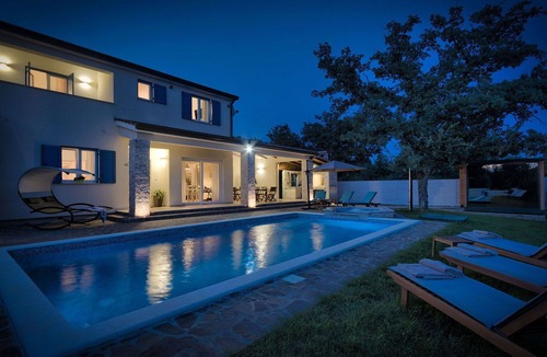 Muzini Villa | Beautiful private villa for 12 people with private pool, A/C, WIFI, TV and terrace