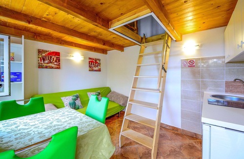 Opric House | Beautiful private villa for 2 people with A/C, WIFI, TV, terrace and pets allowed