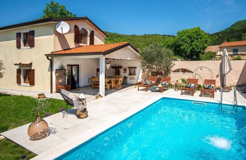 Lupoglav House | Beautiful private villa for 6 guests with WIFI, A/C, private pool, TV, terrace and parking