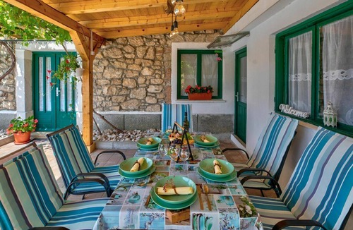 Drivenik House | Beautiful private villa for 6 guests with WIFI, A/C, private pool, TV, patio and parking