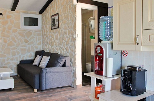 Central Dalmatia House | Beautiful private villa with private pool, WIFI, A/C, TV, terrace, pets allowed and parking