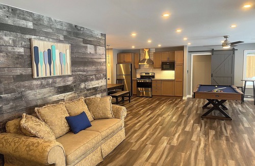 Bobcaygeon Cottage | Beautiful Private Waterfront Cottage