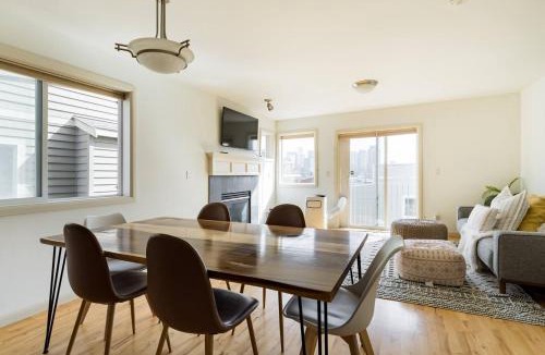 East Queen Anne House | Beautiful Queen Anne home with Space Needle views