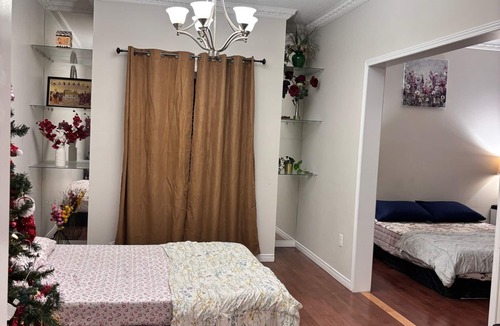 Mount Pleasant House | Beautiful Queen Room