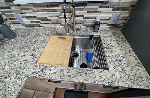 Detroit Apartment | Beautiful Quiet Boston-Edison Historical District