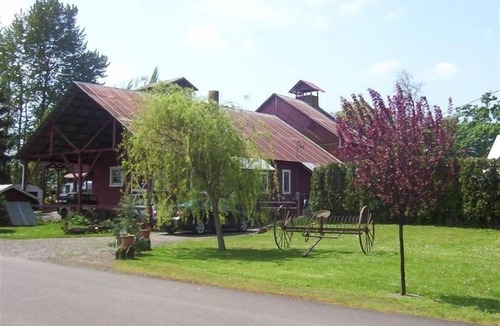 Willamette Valley Apartment | Beautiful, Quiet, Country Setting on Willamette River