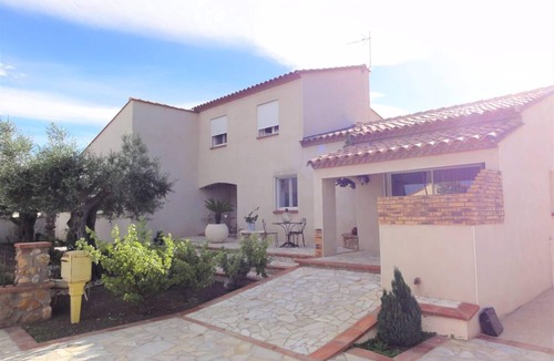 Bompas House | Beautiful quiet residential villa, large summer kitchen and private swimming pool