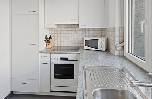 Hirslanden Apartment | Beautiful, quite and very central 2BR flat (Sky3)