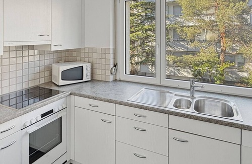 Hirslanden Apartment | Beautiful, quite and very central 2BR flat (Sky3)