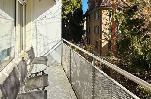 Hirslanden Apartment | Beautiful, quite and very central 2BR flat (Sky3)
