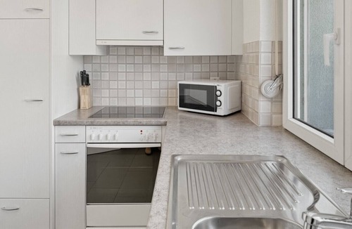 Hirslanden Apartment | Beautiful, quite and very central 2BR flat (Sky6)