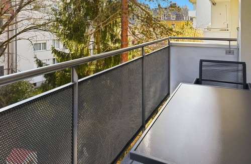 Hirslanden Apartment | Beautiful, quite and very central 2BR flat (Sky6)