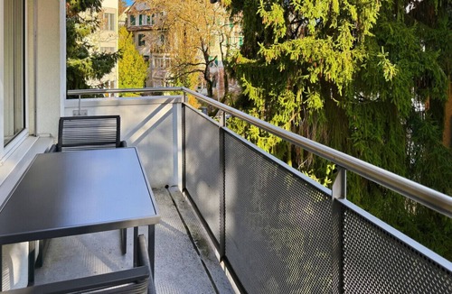 Hirslanden Apartment | Beautiful, quite and very central 2BR flat (Sky6)