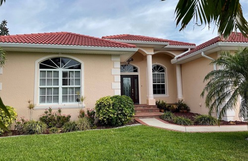 Fort Myers House | Beautiful ranch home on quiet canal with ocean access and spa.