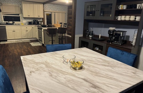 Jamesville House | Beautiful ranch style home. Mountain View. 1 apartment. Hot tub. Chicken eggs.