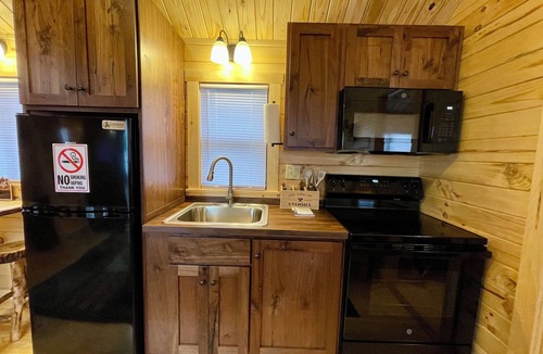 Jones Creek Cabin | Beautiful Rancher Loft Cabin