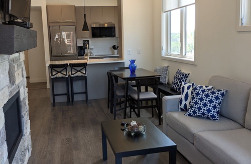 Collingwood Condo | Beautiful Retreat nestled near Blue Mountain & SPA