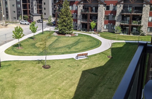 Collingwood Condo | Beautiful Retreat nestled near Blue Mountain & SPA