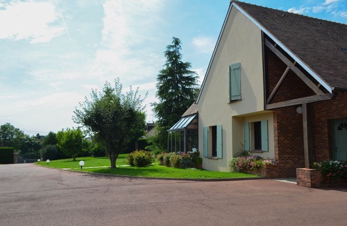 Fresnay-sur-Sarthe House | Beautiful residence in the heart of the Alpes Mancelles, swimming pool, sauna and 4 bedrooms