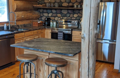 Delaware Cabin | Beautiful Real log home on the Olentangy River