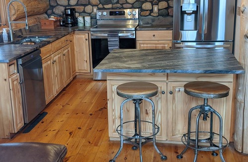Delaware Cabin | Beautiful Real log home on the Olentangy River